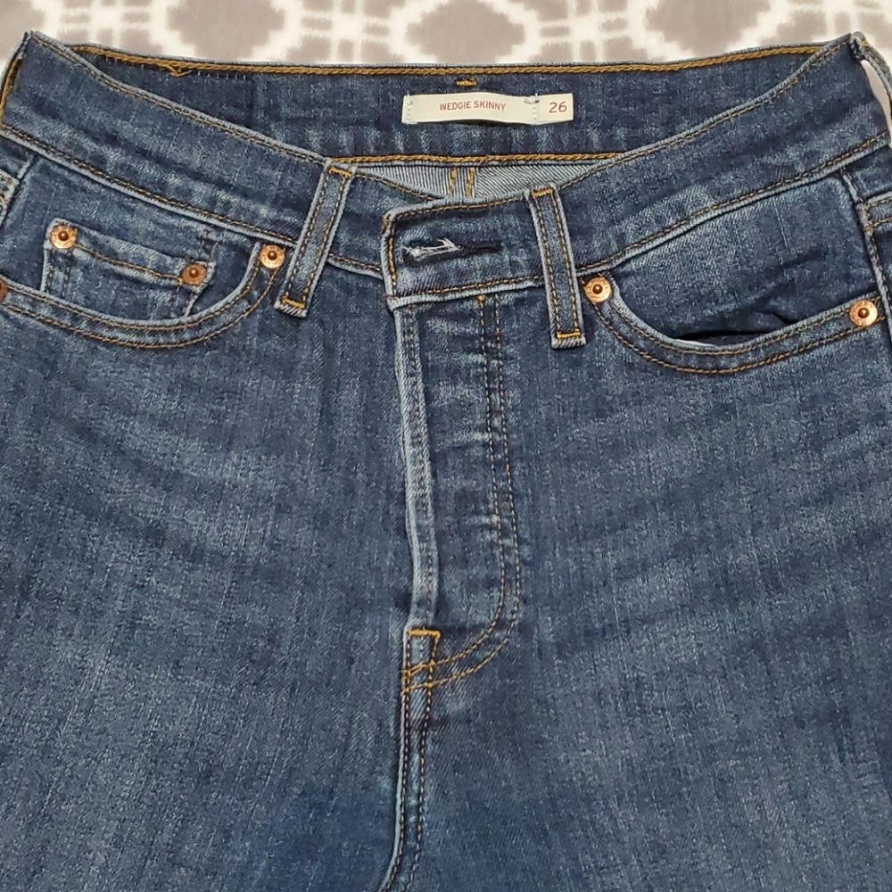 Levi's wedgie skinny 26